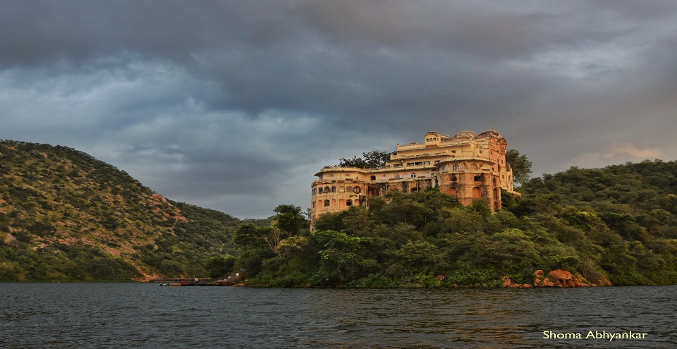 BOATING ON SILLSERH LAKE