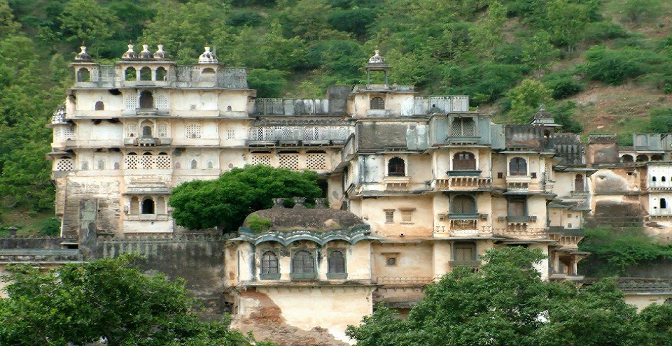 JUNA MAHAL