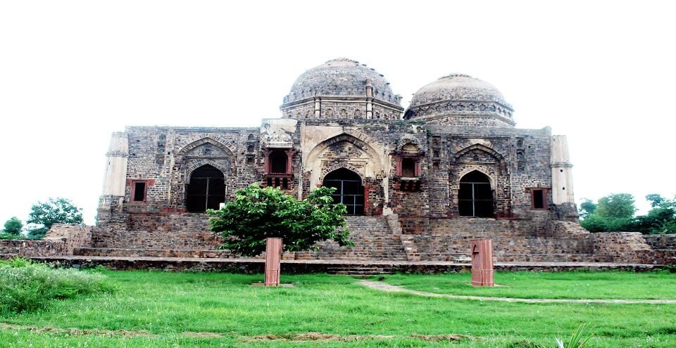 Lal Masjid, Tijara