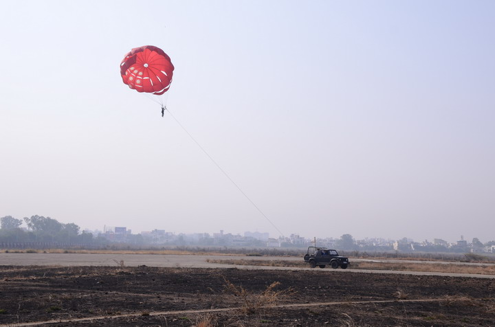 पैरासैलिंग